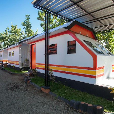 Reddoorz Near Banyuwangi Kota Train Station Hotel Екстериор снимка