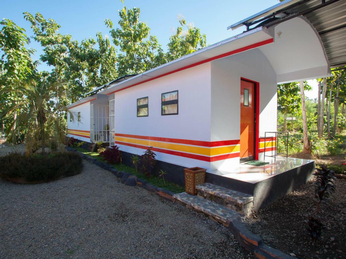 Reddoorz Near Banyuwangi Kota Train Station Hotel Екстериор снимка