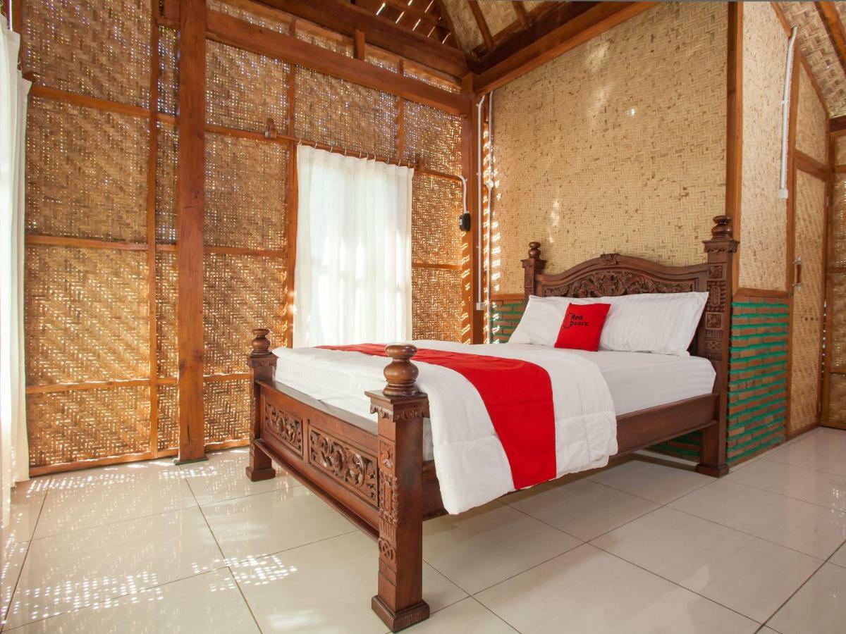 Reddoorz Near Banyuwangi Kota Train Station Hotel Екстериор снимка