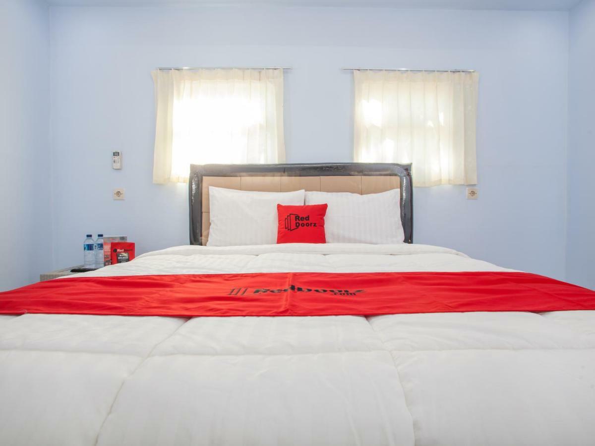 Reddoorz Near Banyuwangi Kota Train Station Hotel Екстериор снимка